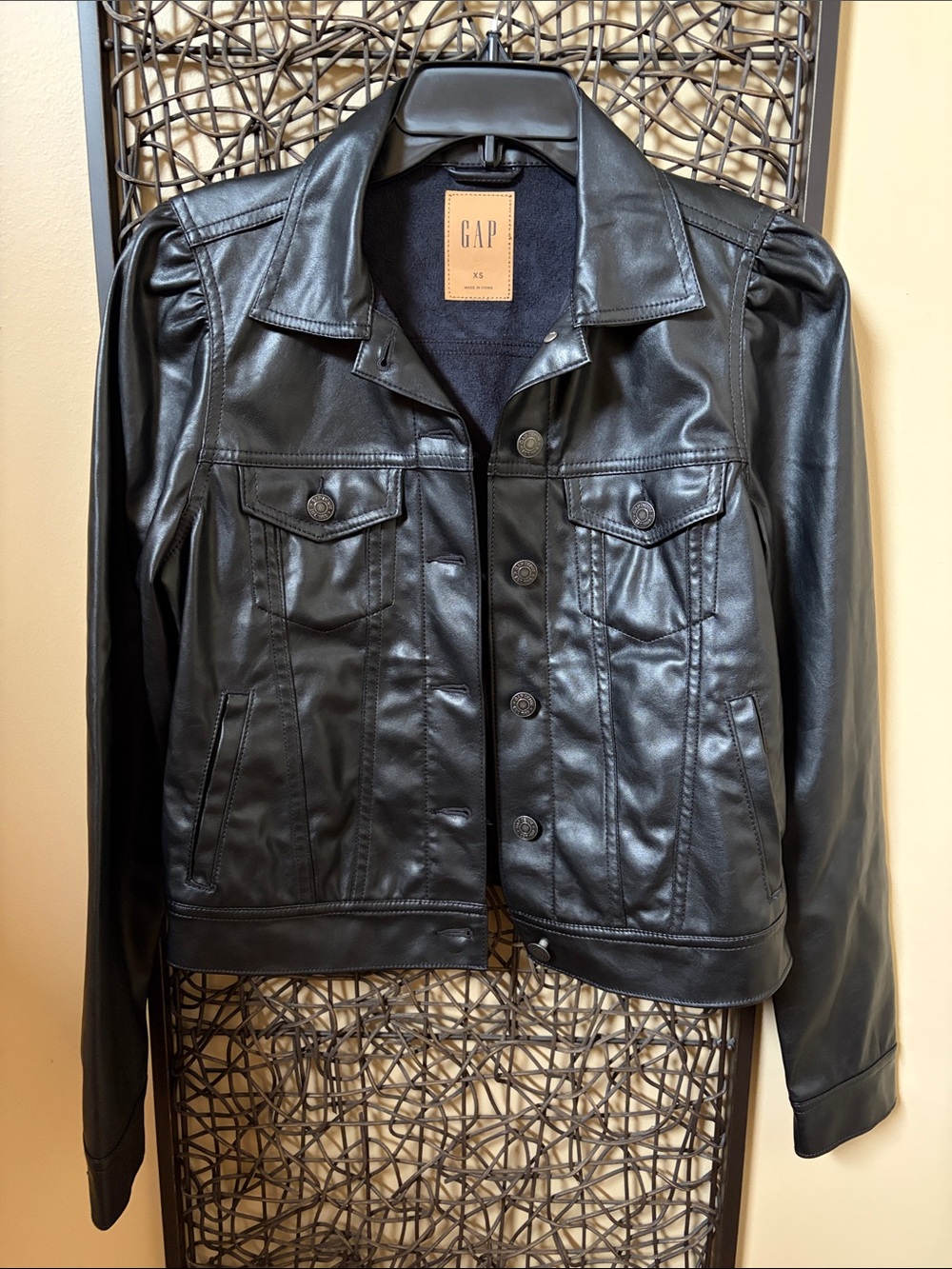 GAP Women's Black Faux Leather Puff-Sleeve Trucker Jacket